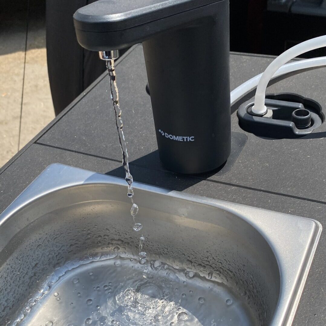 Dometic GO Wasserlösung mit Wasserhahn und Wasserkanister